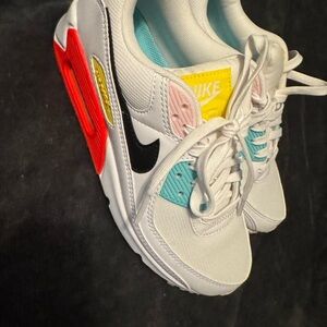 Nike AitMax sz 7.5 women White, Red, and  Teal Sneakers